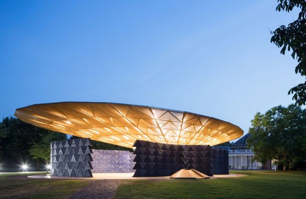 Un pabellón de la Serpentine Gallery en 2017 diseñado por Francis Kéré.