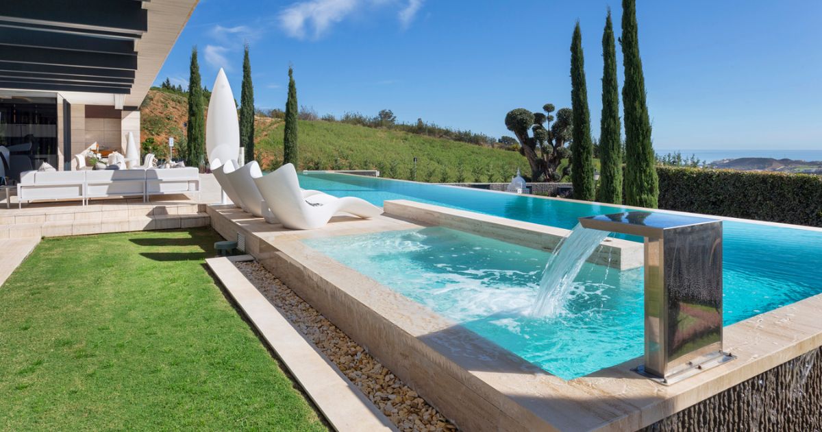10 piscinas de lujo en casas diseñadas por A-cero | A-cero